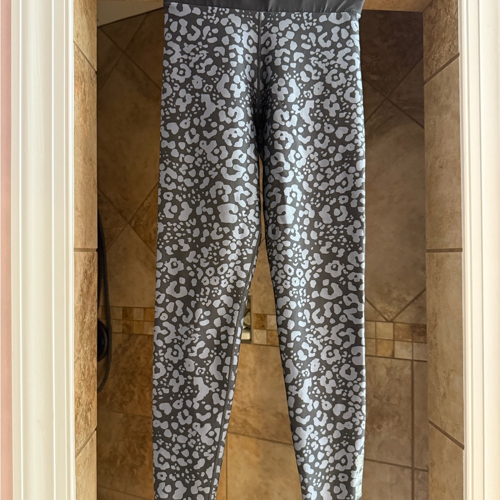 COR by Ultracor black & grey leopard Leggings